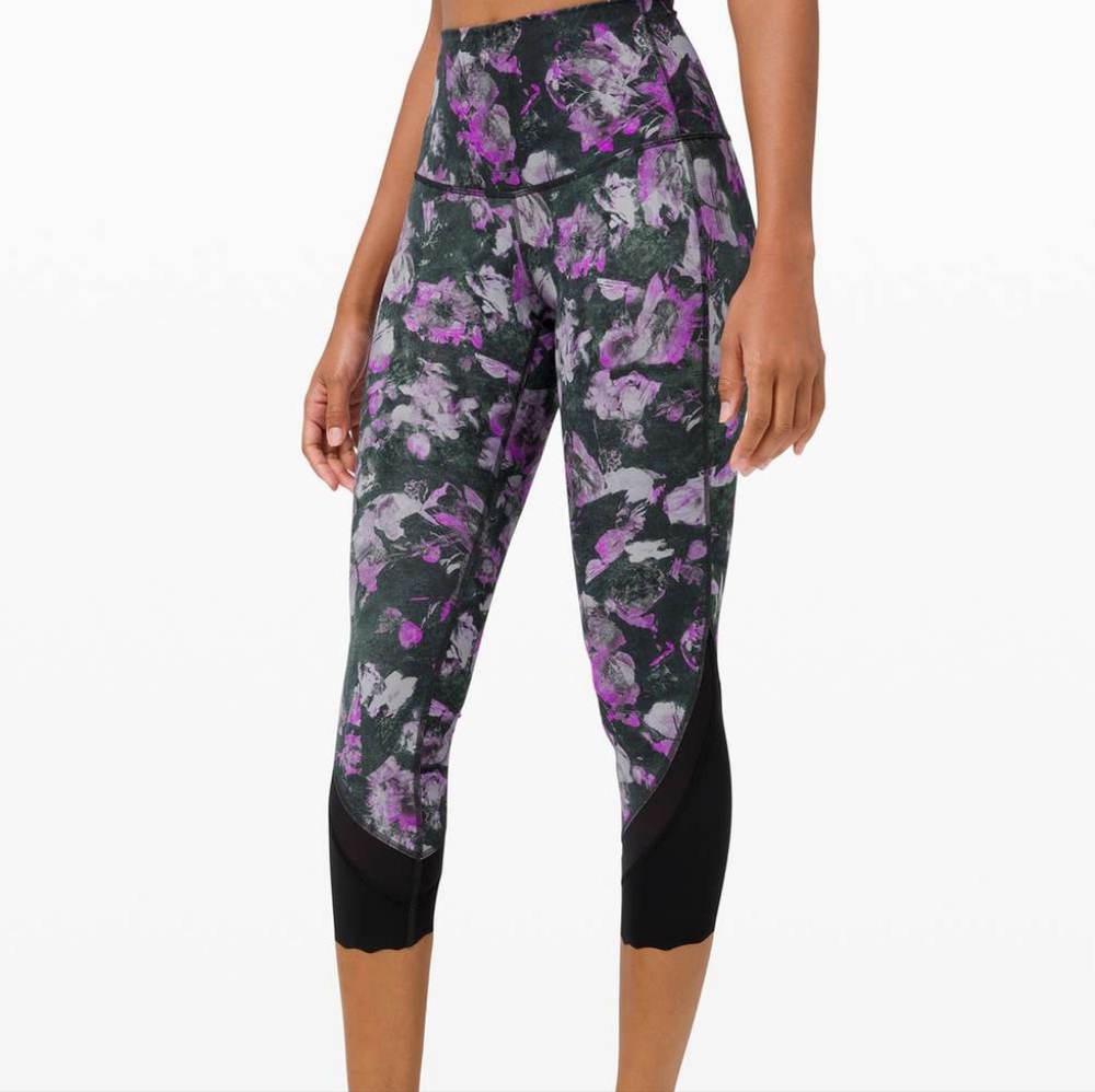 Lululemon Wunder Under High-Rise Crop 23" with Scalloped Legs